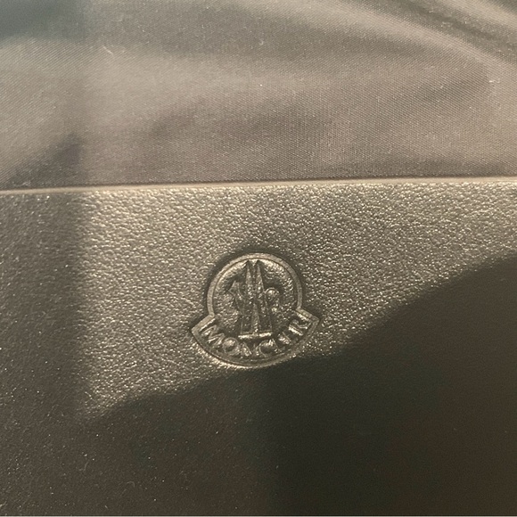 🌚 MONCLER Small Kilia Puffer Crossbody Bag Metallic Silver Foil - Picture 7 of 14